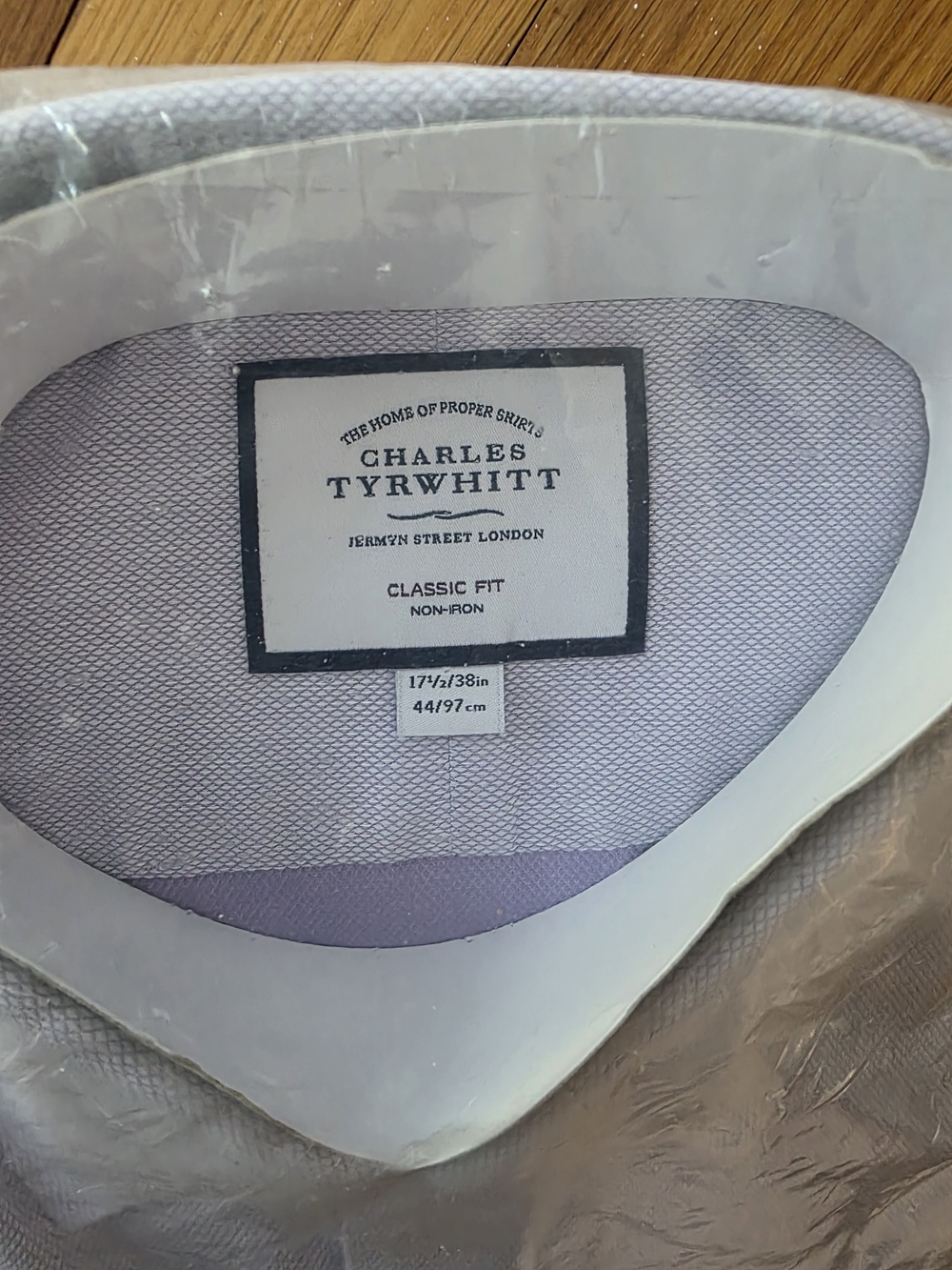 Charles Tyrwhitt Lilac Non Iron Button Down Classic Fit Shirt - Men’s 17.5/38in - Picture 2 of 4